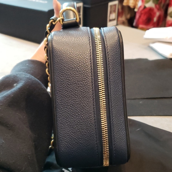 ❗SOLD❗Chanel Two-tone Medium Filigree Vanity Case - Picture 7 of 16